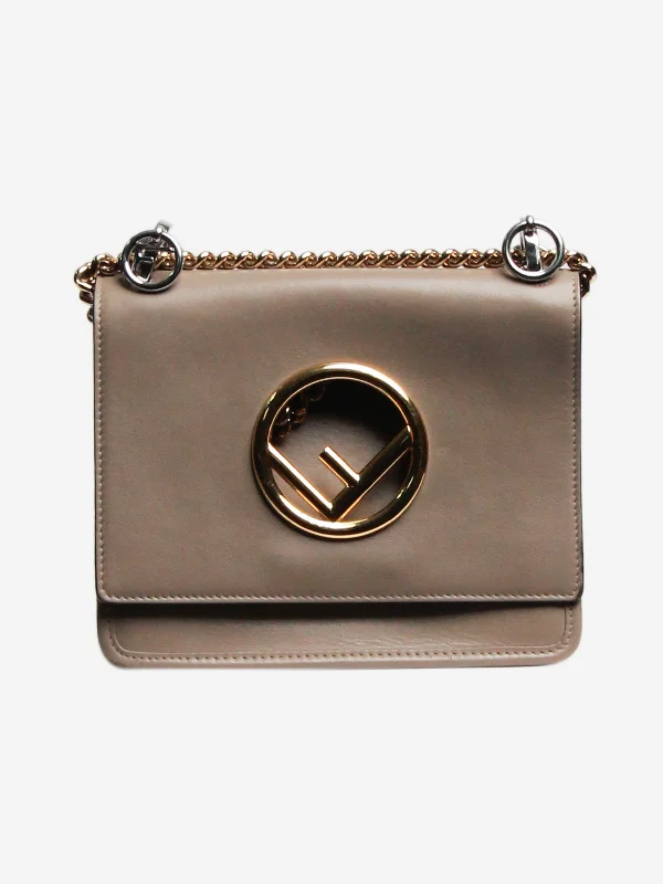 Neutral Kan I F leather chain shoulder bag